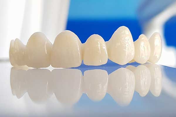 أنواع تلبيسات الأسنان الزيركون