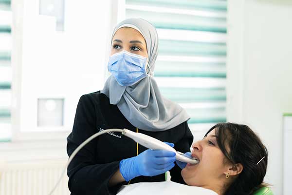 Dr. Sara aldandal is best dentist in turkey for veneers